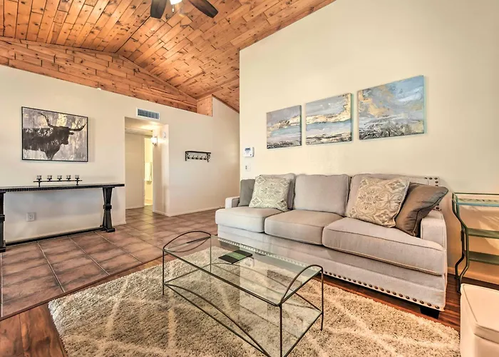 Fenced! Quiet 2-unit Combo In Holiday home