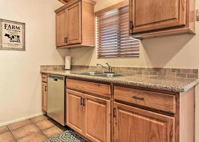 Holiday home Fenced! Quiet 2-unit Combo In *
