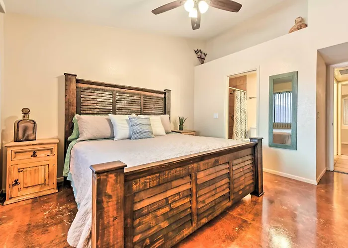 Fenced! Quiet 2-unit Combo In Holiday home