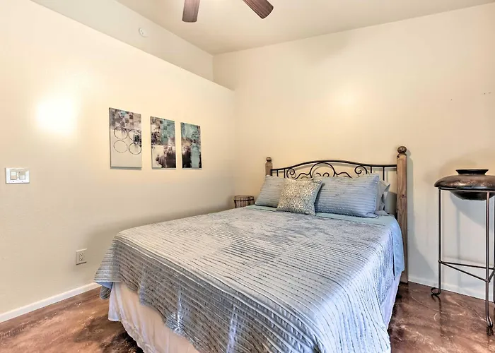 Holiday home Fenced! Quiet 2-unit Combo In