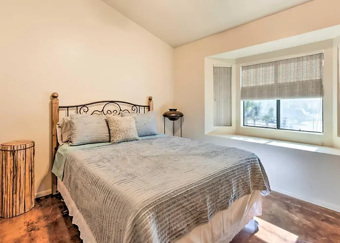 Holiday home Fenced! Quiet 2-unit Combo In