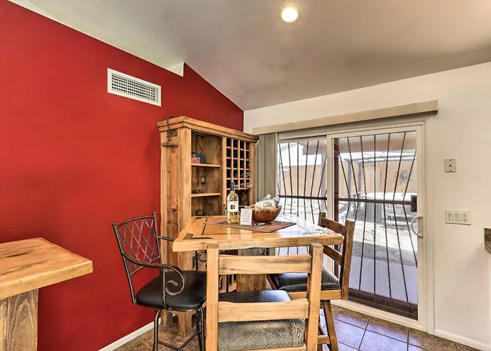 Fenced! Quiet 2-unit Combo In Holiday home