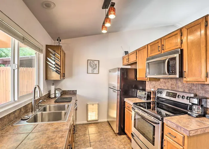Holiday home Fenced! Quiet 2-unit Combo In