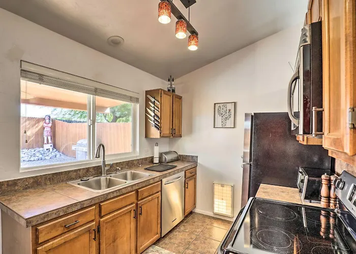 Fenced! Quiet 2-unit Combo In Tucson